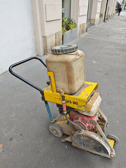 silniční řezačka asfaltu a betonu Wacker