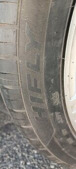 Letní pneu 245/45R19