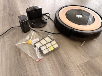 Robotický vysavač Roomba 895 + 2x virtuální stěna