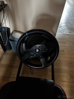Volant Thrustmaster t300 + herní sedačka