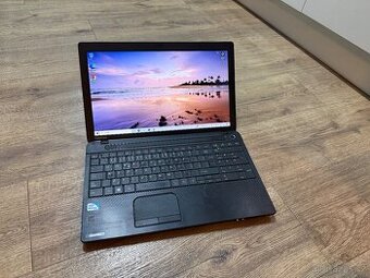 Pěkný notebook Toshiba, Intel, 6GB RAM, 250 GB SSD, W10