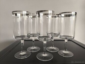 Sada vintage sklenic na noze s platinovým okrajem