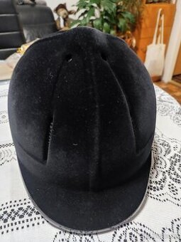 Jezdecká helma