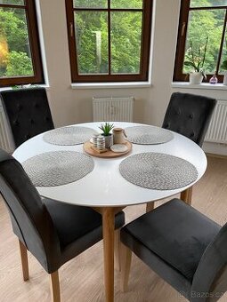 Jídelní stůl Jysk rozkládací