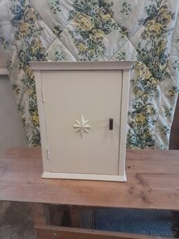 Závěsná skříňka