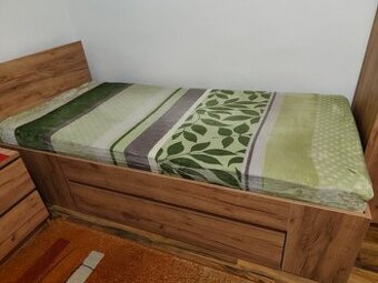 Postel s matrací