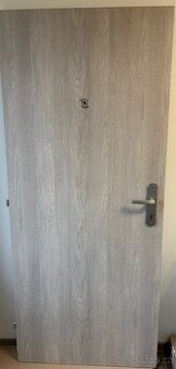 Vchodové dveře do bytu protipožární levé 80/197.