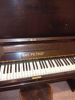 Klavír Petrof