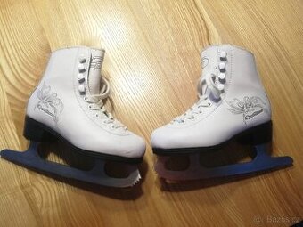 Dívčí brusle 28