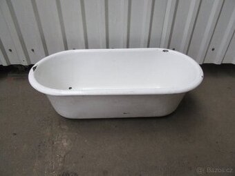 Nabízím starou smaltovanou vaničku. Neteče. původní stav. Je
