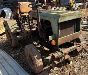 Zahradní traktůrek s motorem ze škodovky