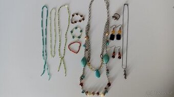 MIX šperky - náhrdelníky, dětské náramky, náušnice, prsten