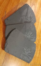 břidlicový podnos na sushi