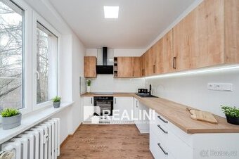 Prodej bytu 2+1 s lodžií po kompletní rekonstrukci v  Karvin