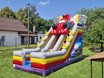 Skákací hrad Formula 7×4×6 m – ideální pro pronájem / podnik