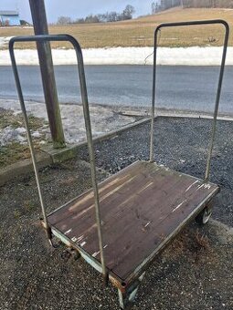 Dílenský vozík přepravní.