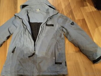 Lyžařská bunda s kapucí