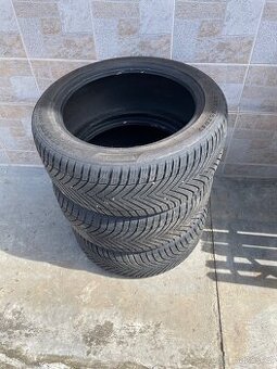 Zimní pneu 235/45 R17