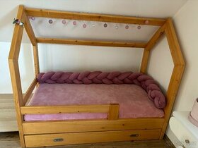 Dětská postel domeček masiv