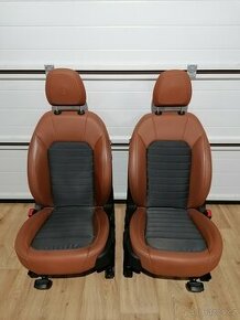 Alfa Romeo Giulia - kožené sedadla hnědé