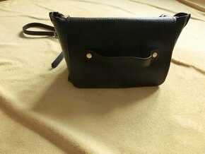 Černá minimalistická kabelka crossbody Zara basic