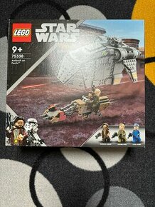 LEGO 75338 Přepadení na planetě Ferrix