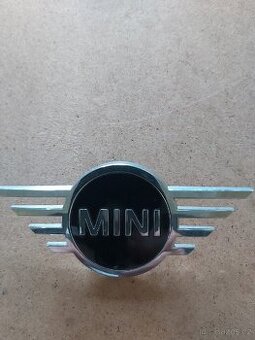 Znak na mini Cooper za