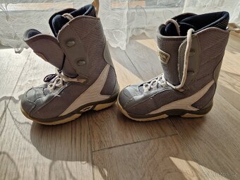 Snowboardové boty vel. 33