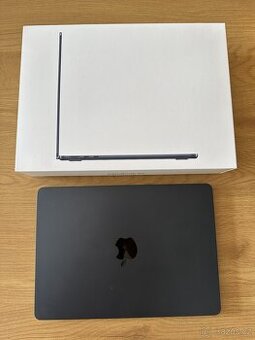 MacBook Air M2 (2022) – TOP STAV, Záruka do 11/2025