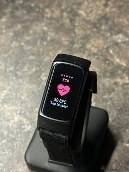 Chytrý náramek Fitbit Charge 5 černý 2