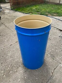 Barel na obilí s víkem