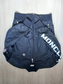 Modrá bunda Moncler