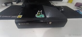 XBOX 360 E 1000GB, Kinect, Hry