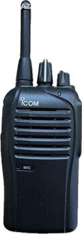 ICOM PMR446 – Kompaktní a spolehlivá, ve skvělém stavu