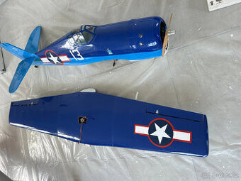 RC model letadla Hangar 9 F6F Hellcat se žhavícím motorem