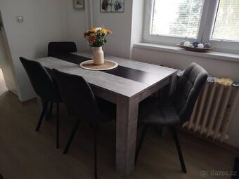 Jídelní stůl , barva beton. Vysoká váza
