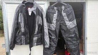 Nepromokava dvoudilna plastenka velkost L nova