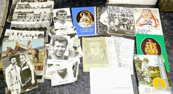 Cca 600 kusů pohlednic