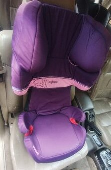 Autosedačky Cybex ve dvou provedeních a dva podsedáky