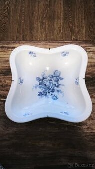 Stará porcelánová mísa .