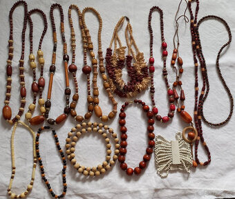 korále,náhrdelníky,prstýnky,naušnice.