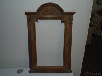 Velký starý, dřevěný rám na zrcadlo