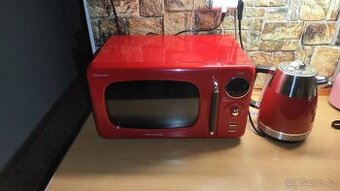 Mikrovlnná trouba a  rychlovarna konvice