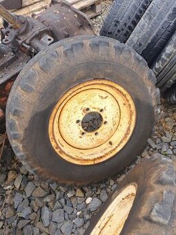 Zetor uřI přední kola 7,50-16.