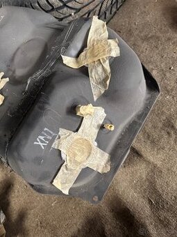 Toyota land cruiser j7 nová nádrž