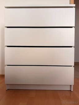 KOMODA SE ŠUPLÍKY