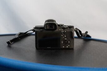 Sony A7 II - Skvělý stav, pouze 11 739 závěrek