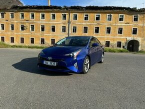 Toyota Prius 2016 1.8 hybrid plná výbava Executive - 1