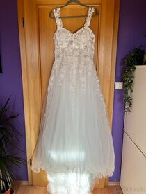 Krásné dlouhé svatební šaty
