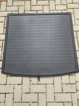 ŠKODA KODIAQ: oboustranný koberec do kufru